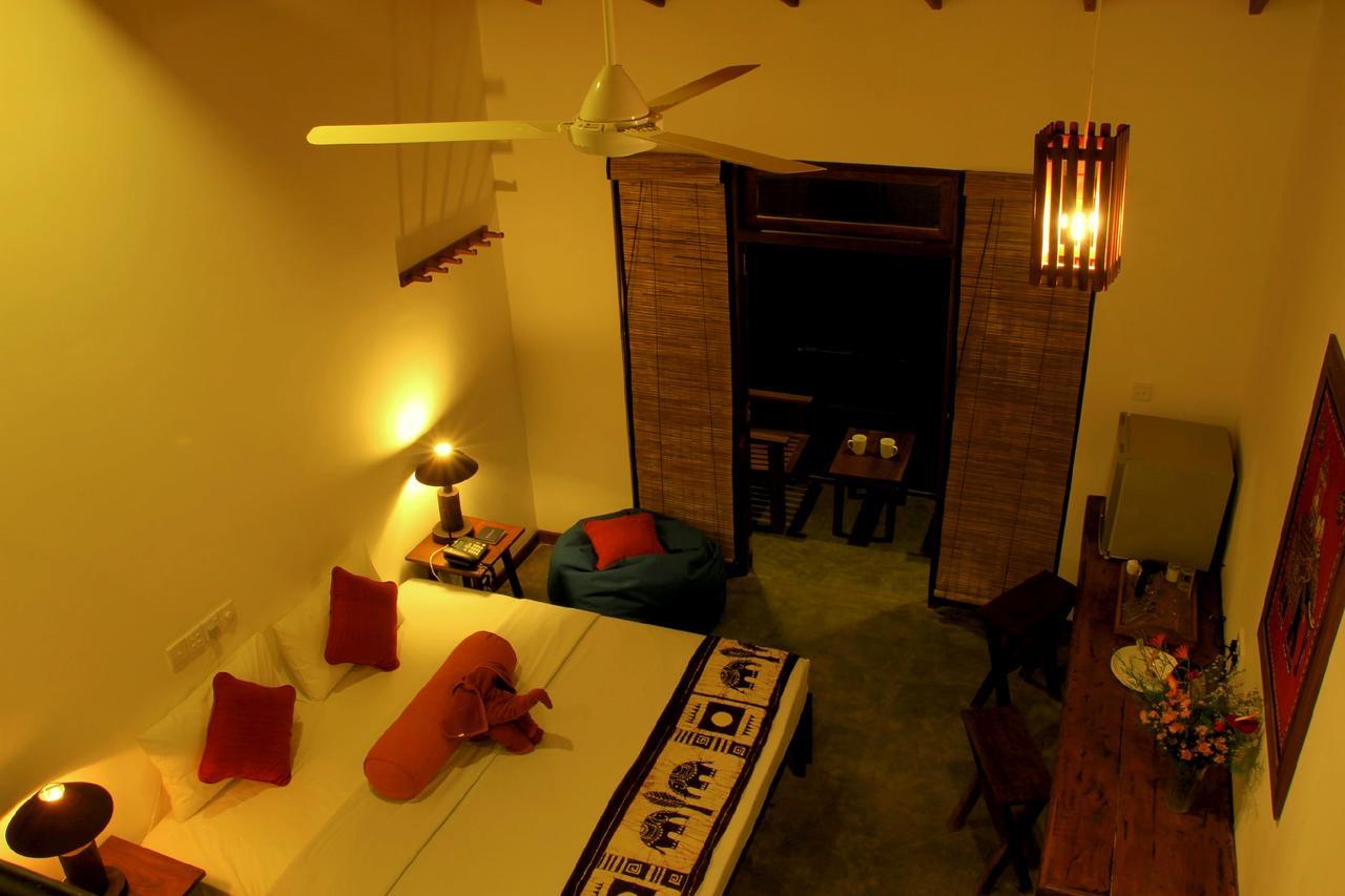 Rowinrich Cottages Елла Екстер'єр фото