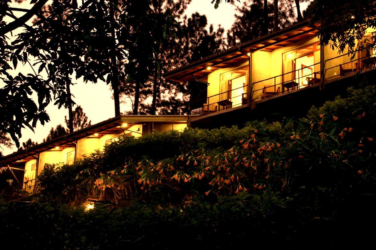 Rowinrich Cottages Елла Екстер'єр фото