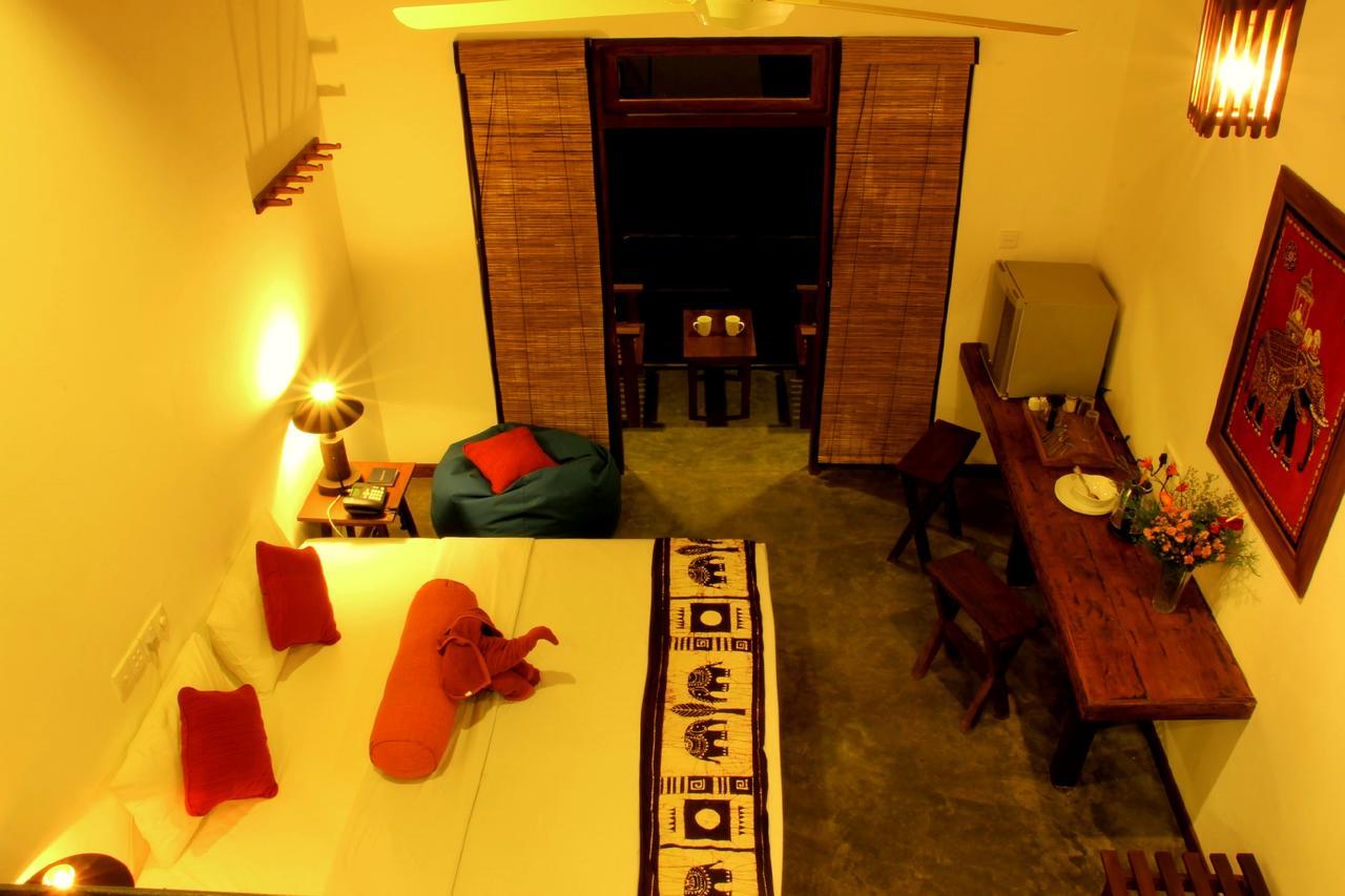 Rowinrich Cottages Елла Екстер'єр фото